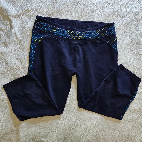Fabletic Capris, Large - Picture 2 of 3